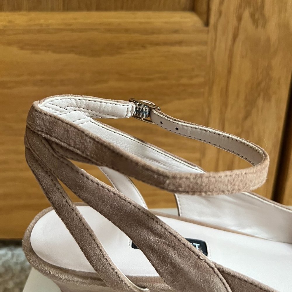 NINE WEST - Esmme Suede Wedge - Excellent Condition - Picture 12 of 13